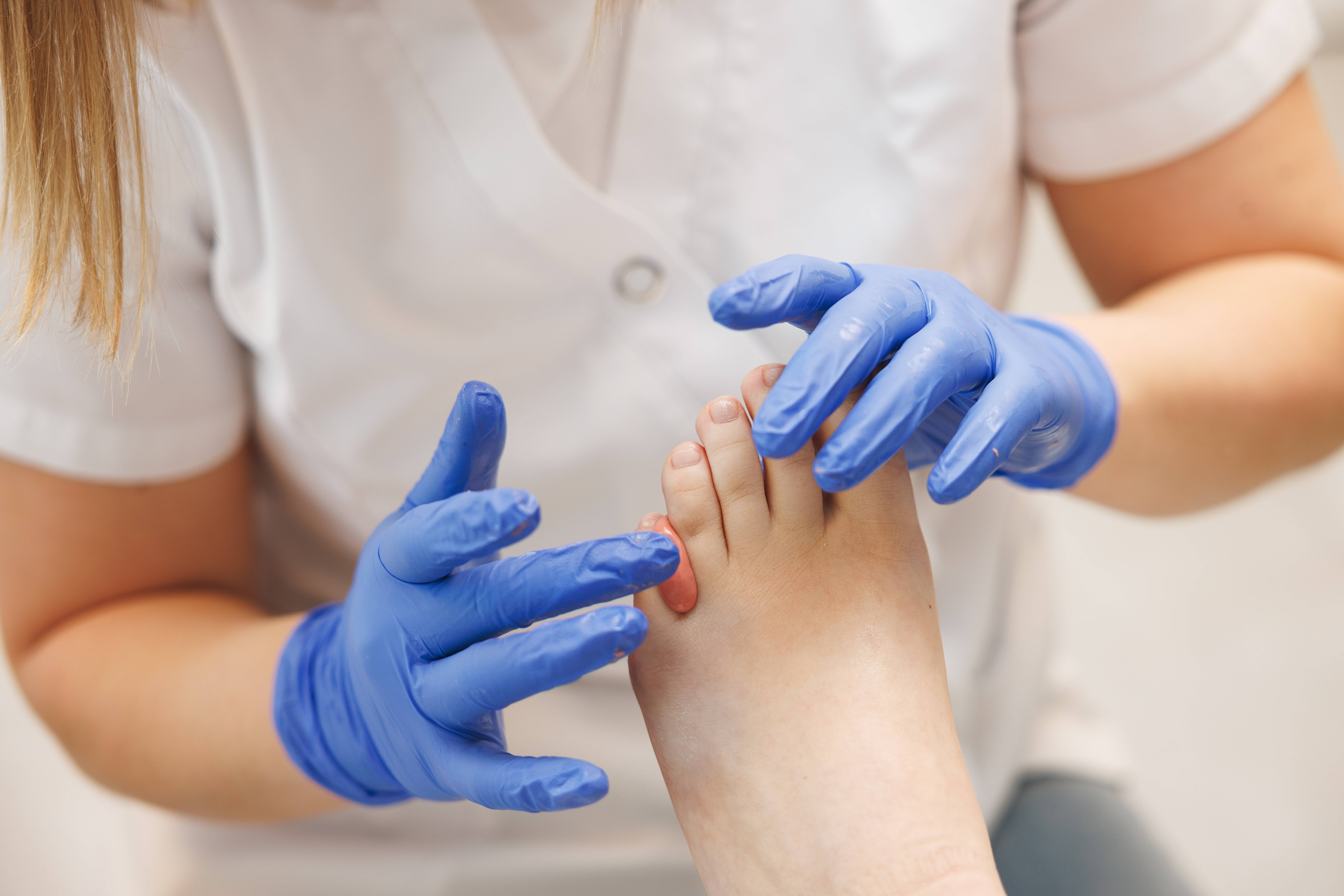 Foto Laurence Samyn tijdens behandeling orthoplastie